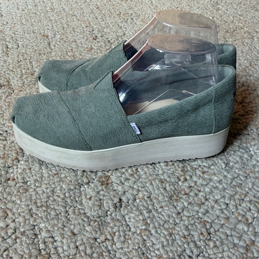 TOMS Women's Micro Corduroy Alp Midform Slip On Shoe - Picture 4 of 10
